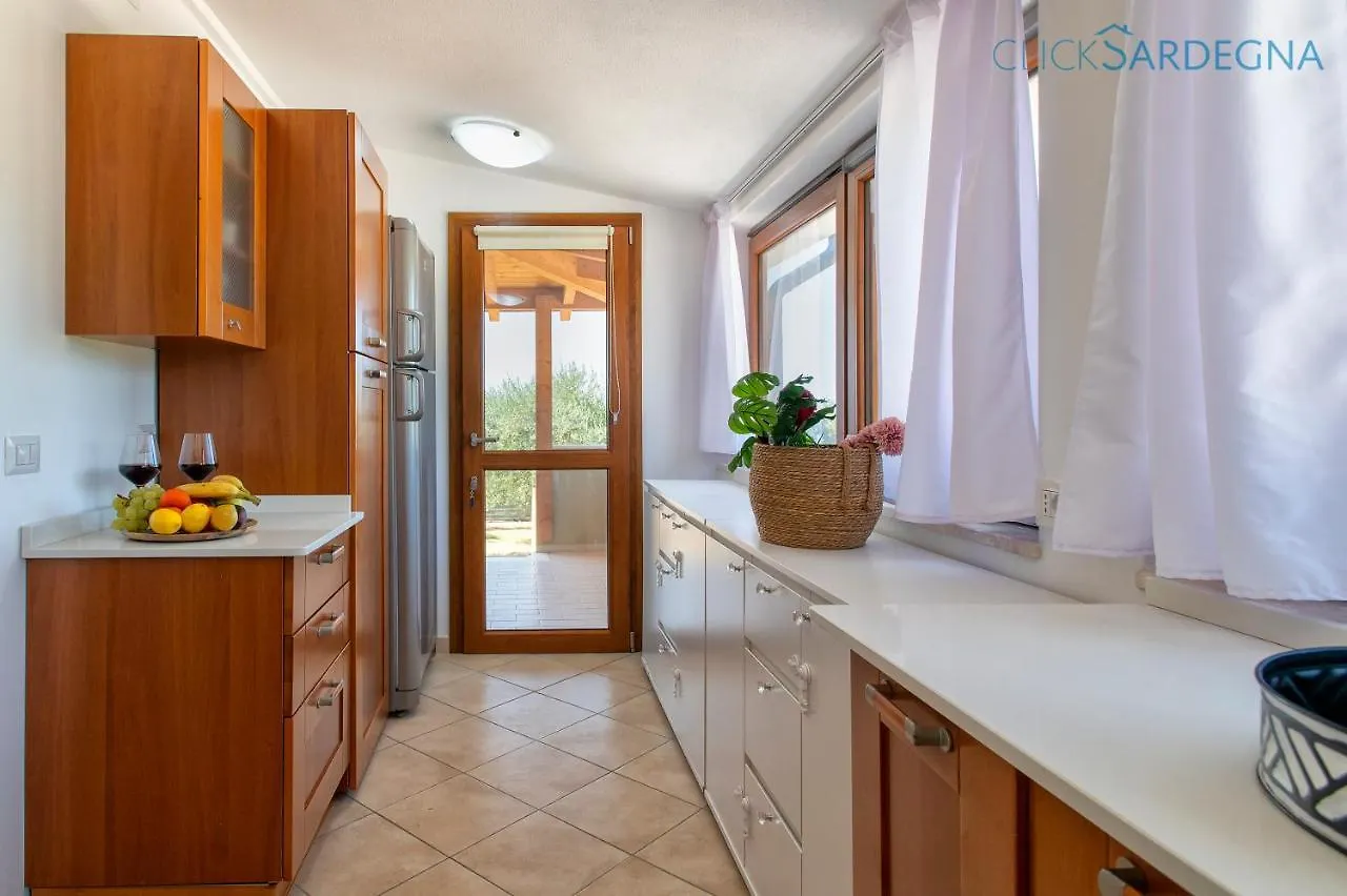 Clicksardegna Villa Brionis Sea View, 7 Bedrooms, 5 Bathrooms And 3 Kitchens Alguer